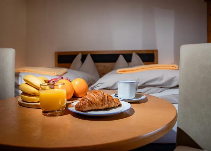 Frieda By Via Montes زيل أم سي