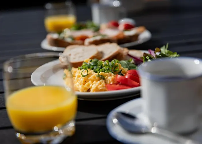 Frieda By Via Montes