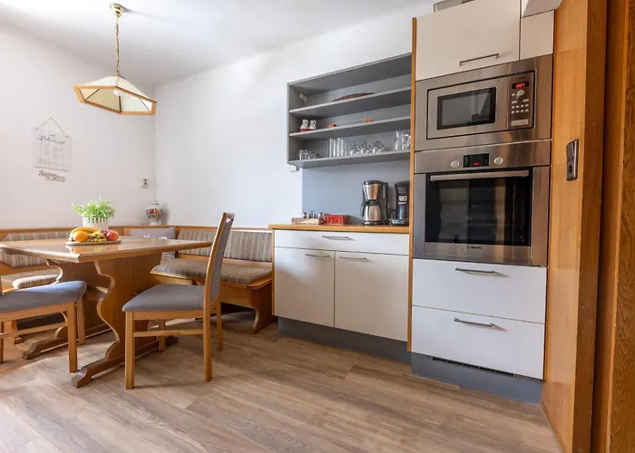 Frieda By Via Montes * زيل أم سي